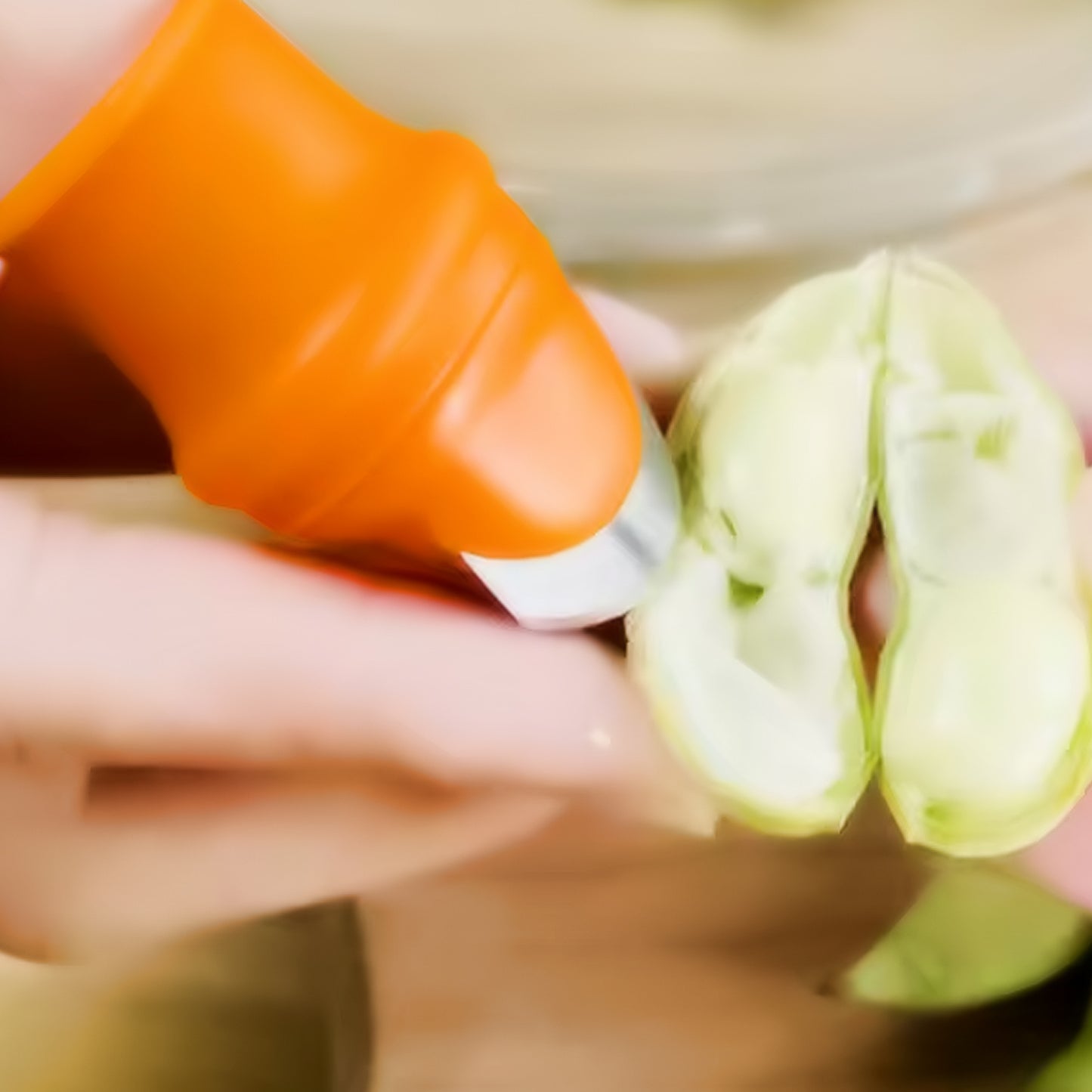 thumb knife cutter with stainless steel blade and silicone finger guard pack of 1