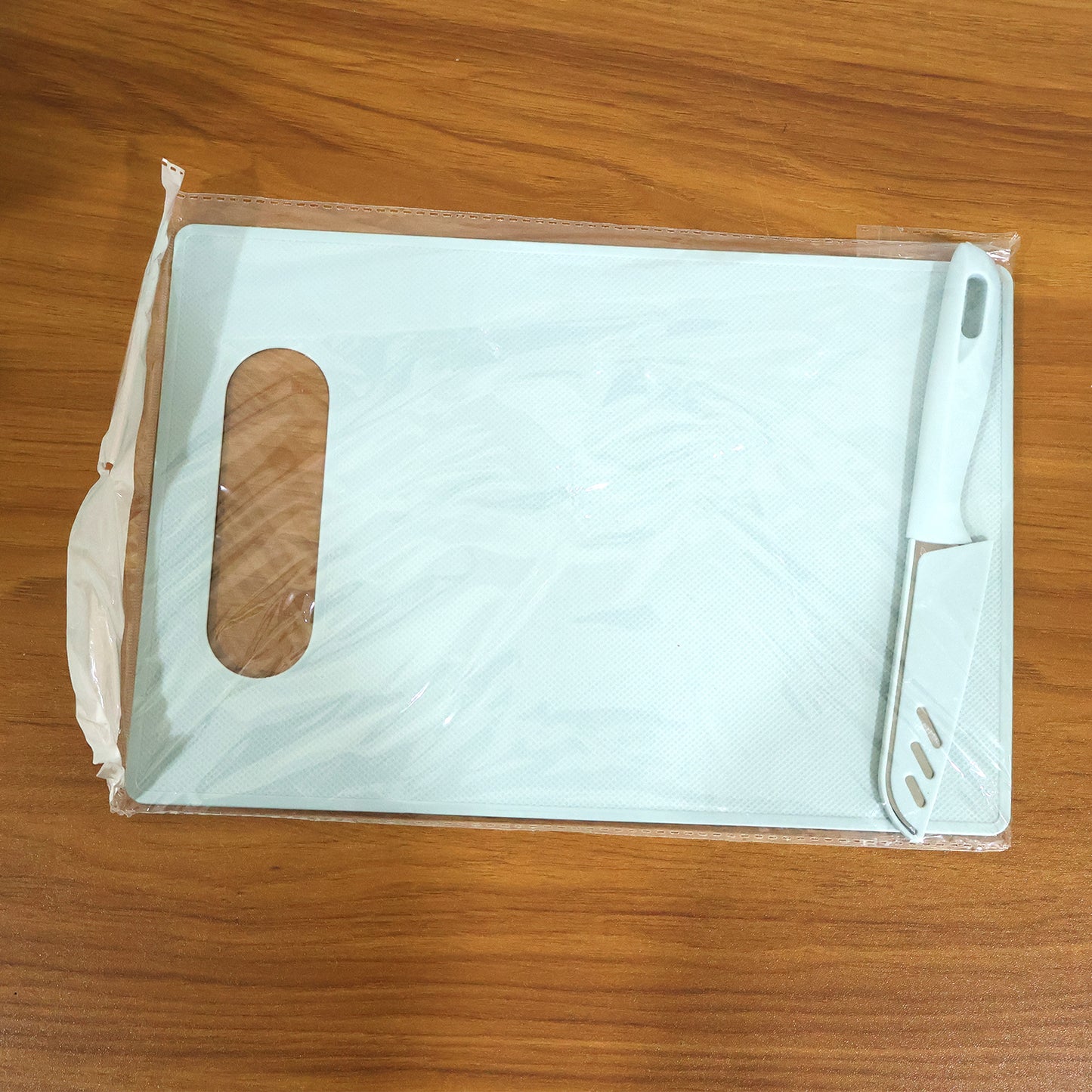 2-in-1 kitchen chopping board with knife set for food preparation