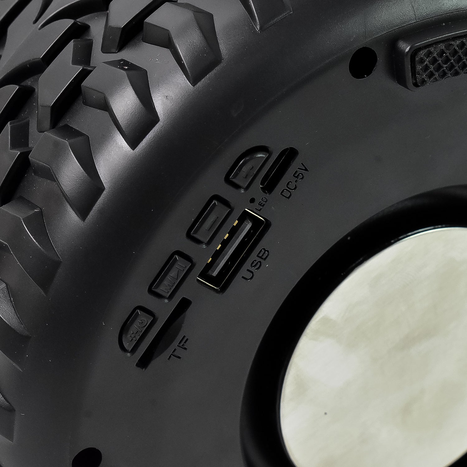 durable plastic portable tyre shape wireless bluetooth speaker 8w pack of 1