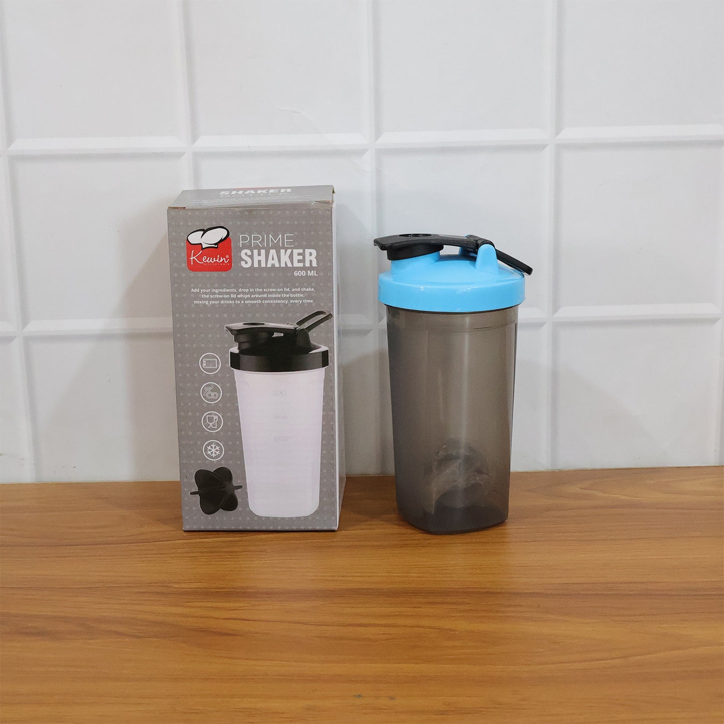 600 ml plastic gym shaker bottle with mixing ball