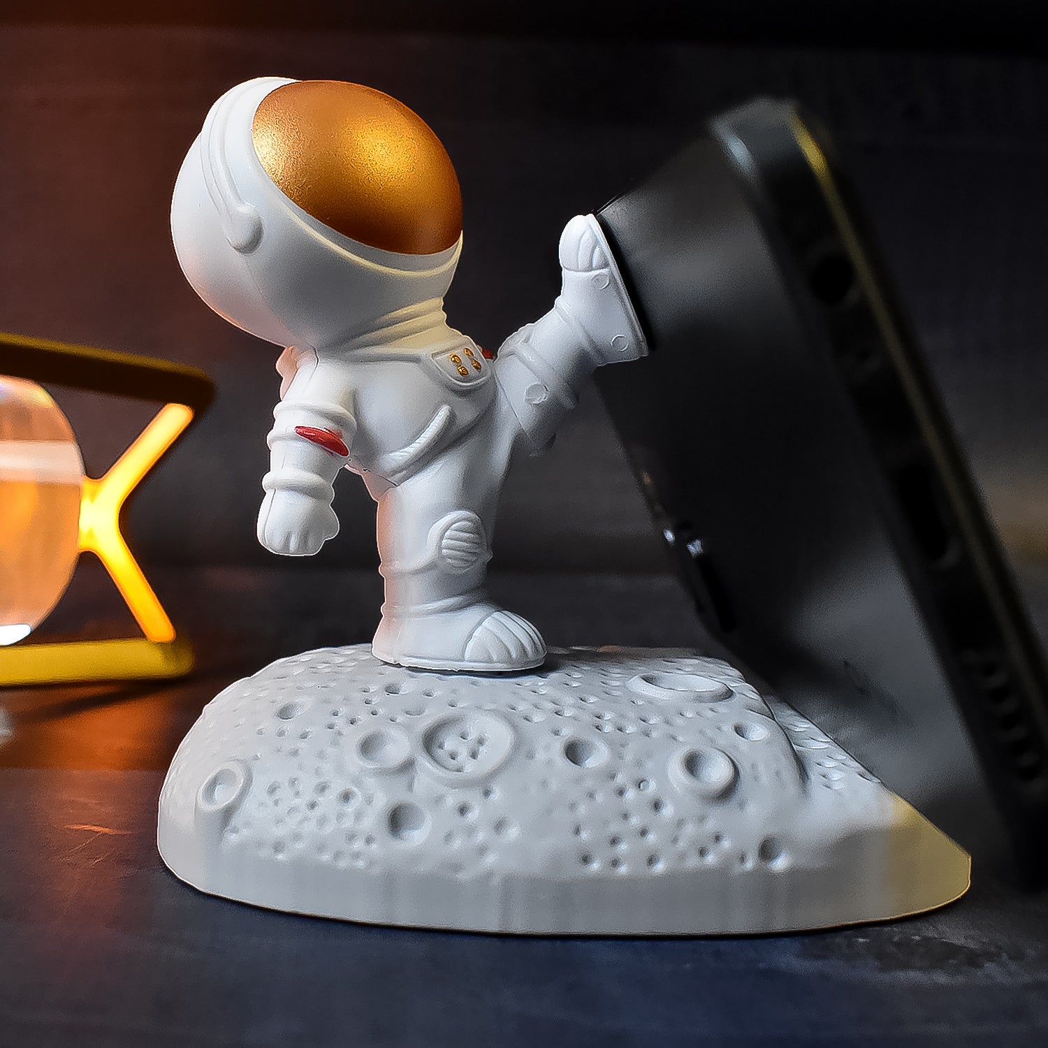 resin mobile holder astronaut design 11 cm x 5 cm x 13 cm pack of 1