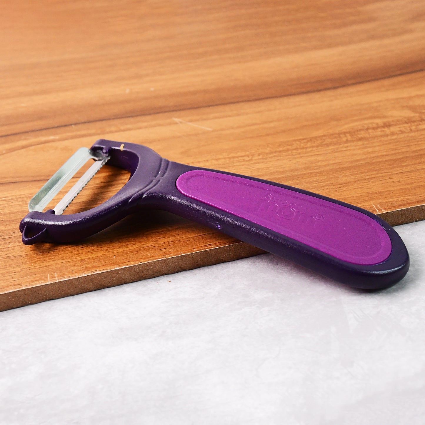 dual tone peeler with stainless steel blade 21 cm