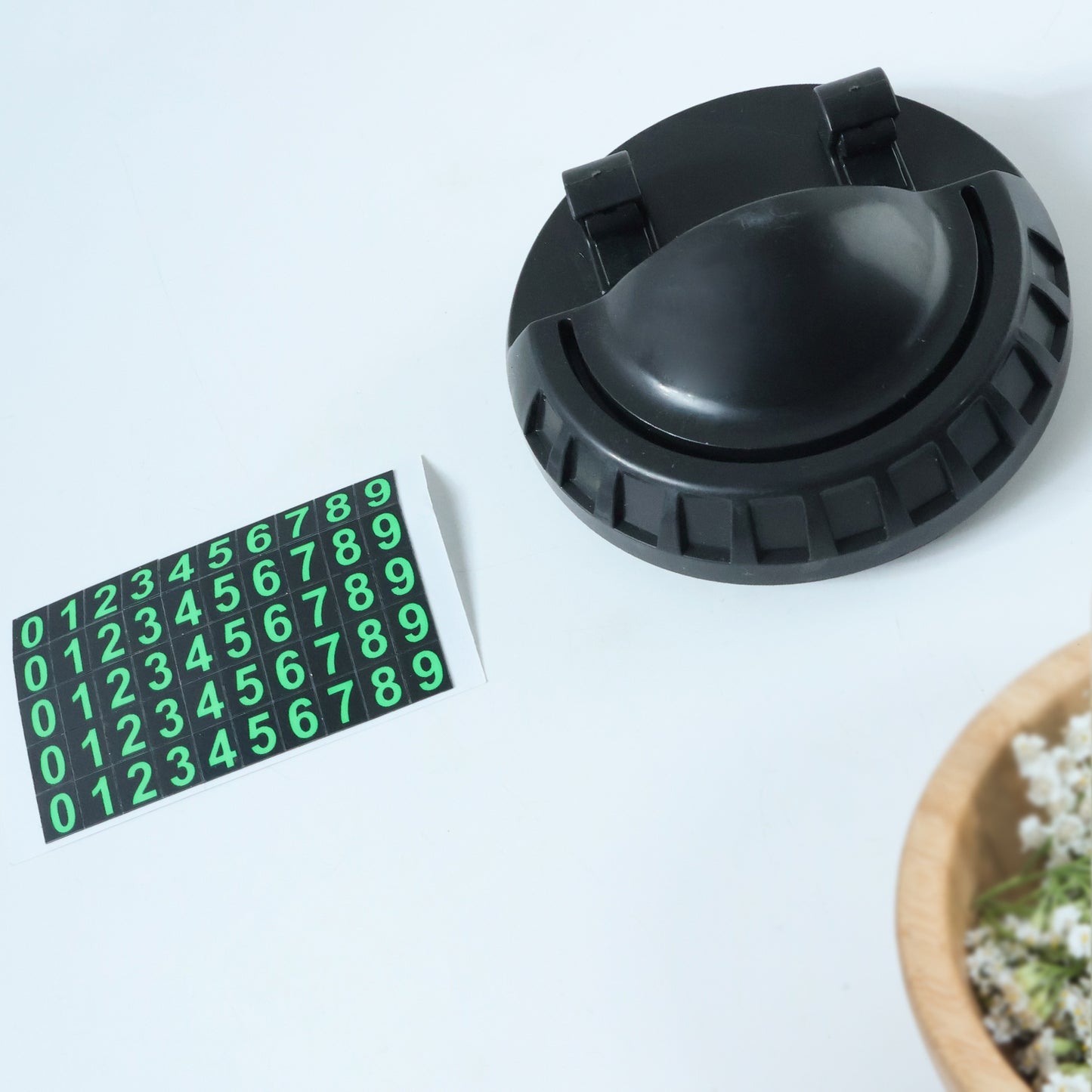 360 Rotating Anti-slip Car Dashboard Mobile Phone Holder (1 Pc)