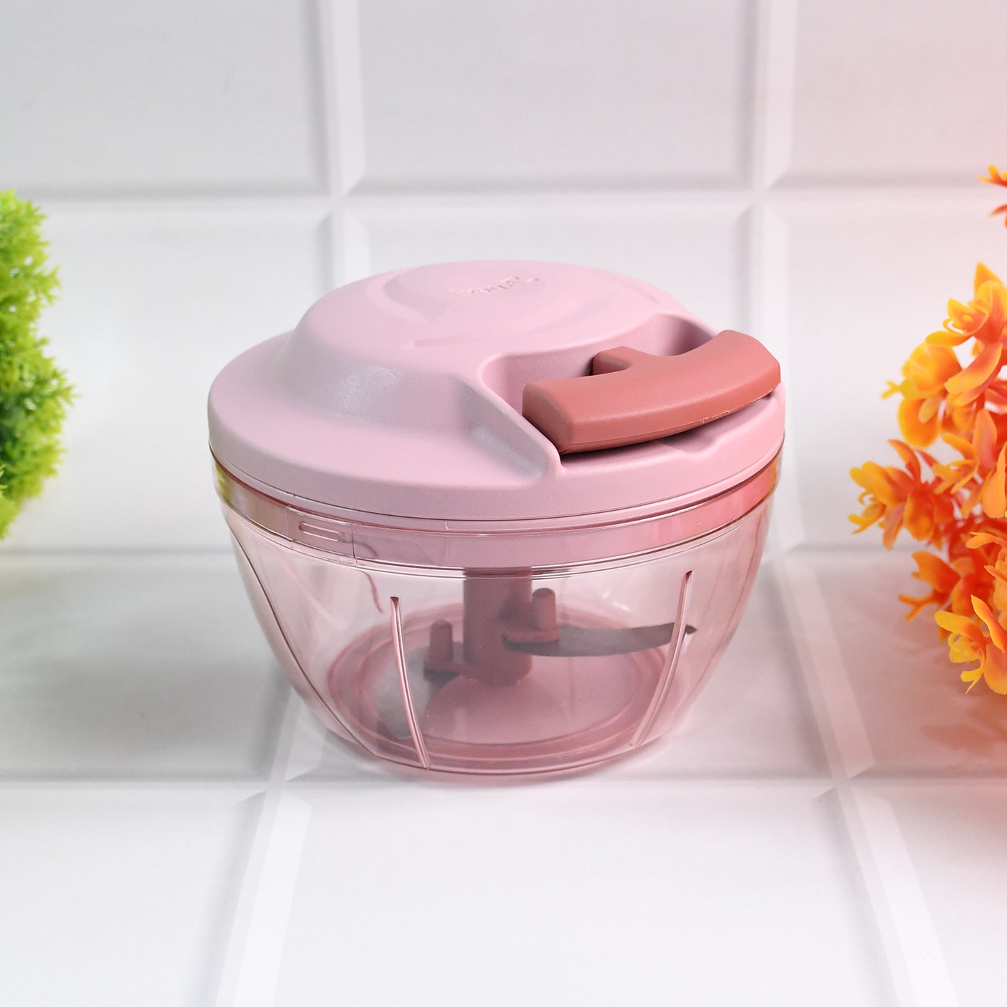 vegetable chopper with 500ml capacity and stainless steel blades