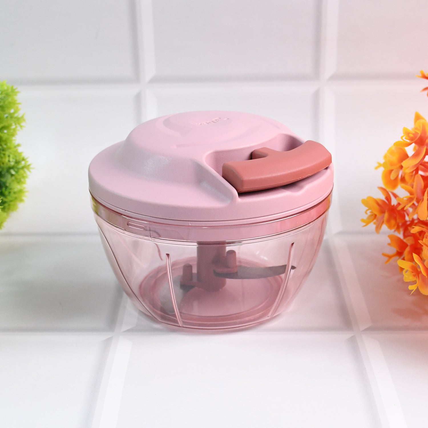 vegetable chopper with 500ml capacity and stainless steel blades