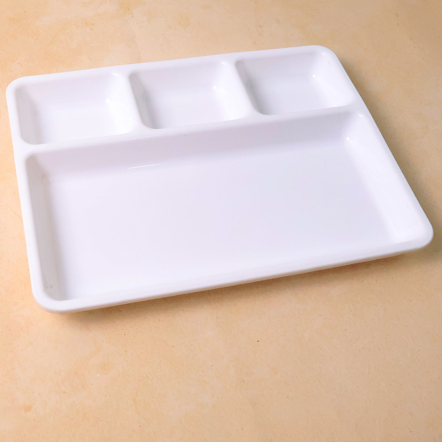 meal serving tray plastic 33x25 cm 4 compartments white