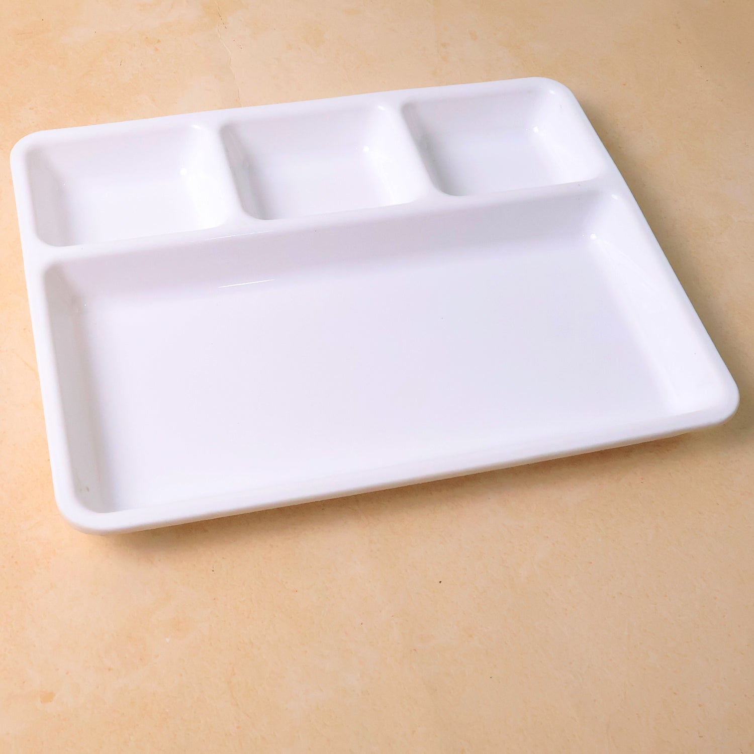meal serving tray plastic 33x25 cm 4 compartments white