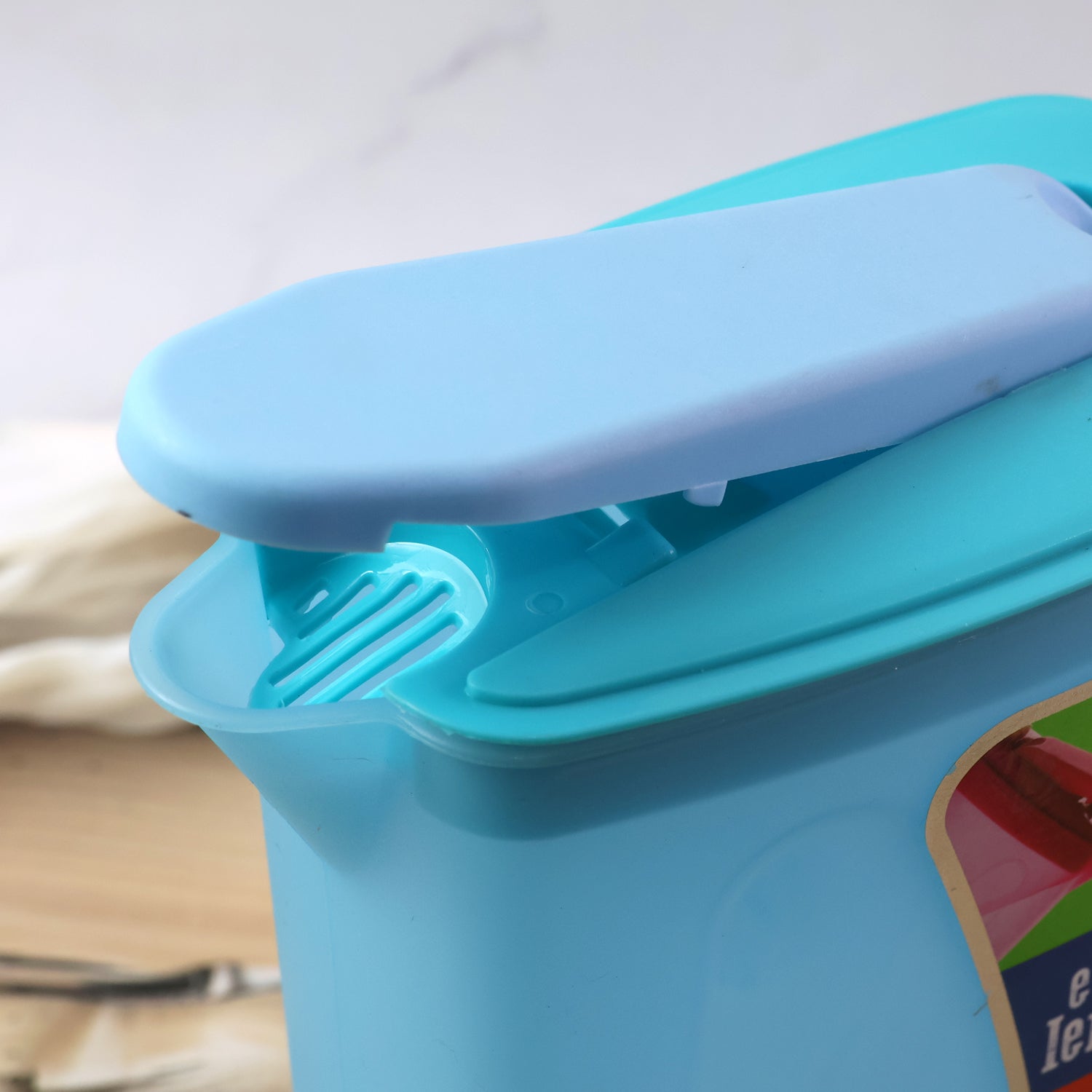 water jug with fitted lid and handle 2200 ml