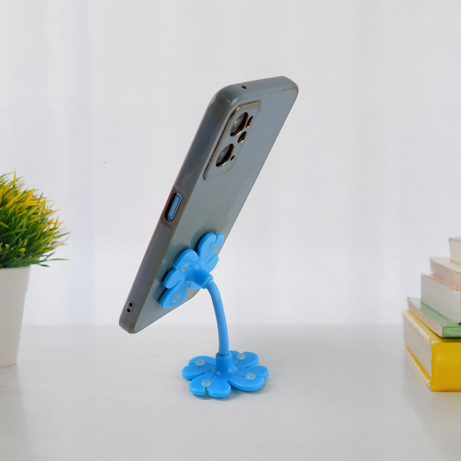 0637 -360 Rotatable Flower Shape Cellphone Holder Car  Mount Sucker Stand (Multicolored With Box))