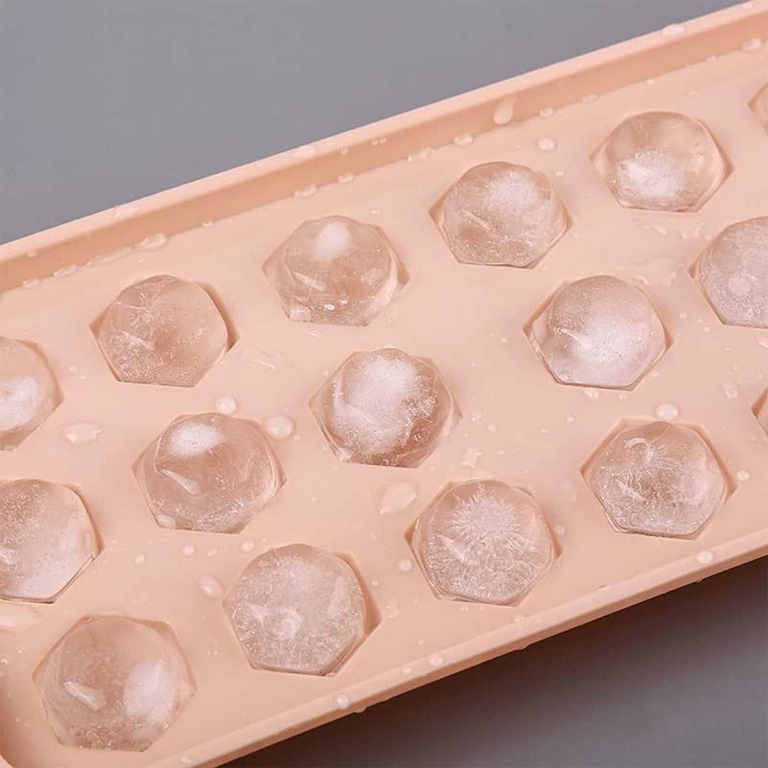 plastic ice cube tray with 18 cavities for freezing