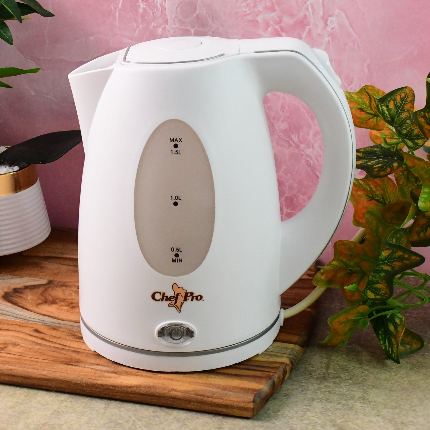 electric kettle 1.5 liter capacity with ergonomic handle