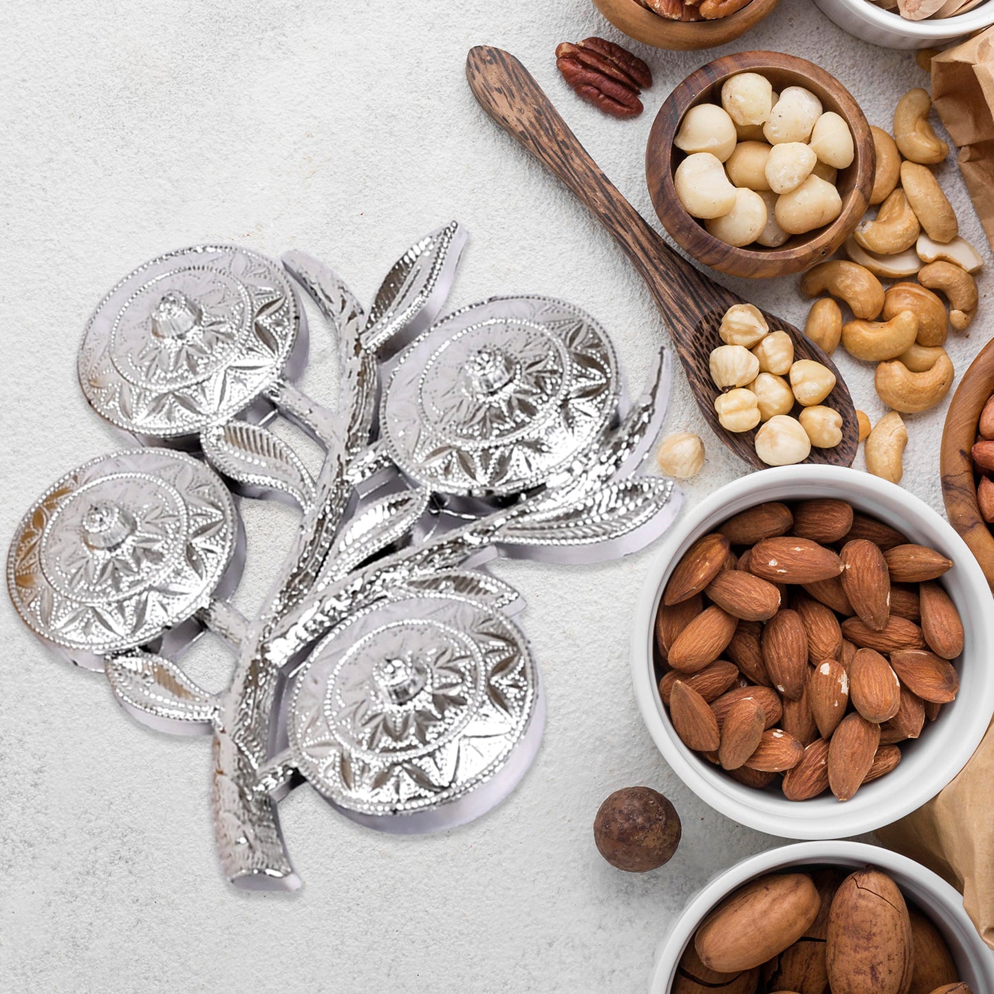 serving tray 24 cm with four compartments for snacks and dry fruits