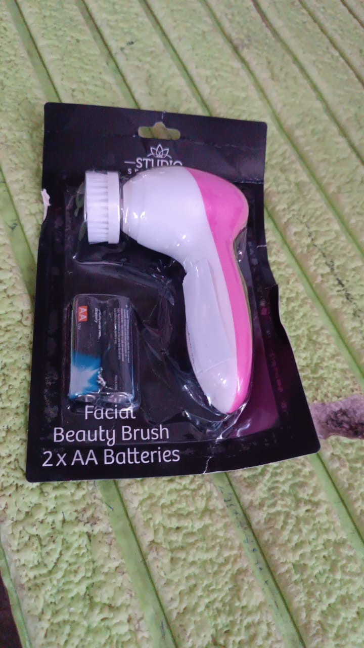 soft brush facial beauty face massager with 2 aa battery pack of 1