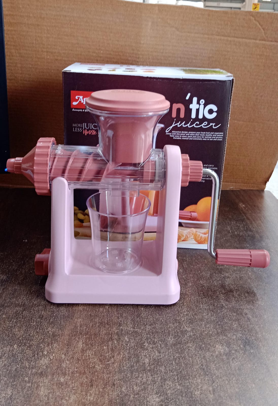 manual hand juicer with plastic body and vacuum lock base 22 cm