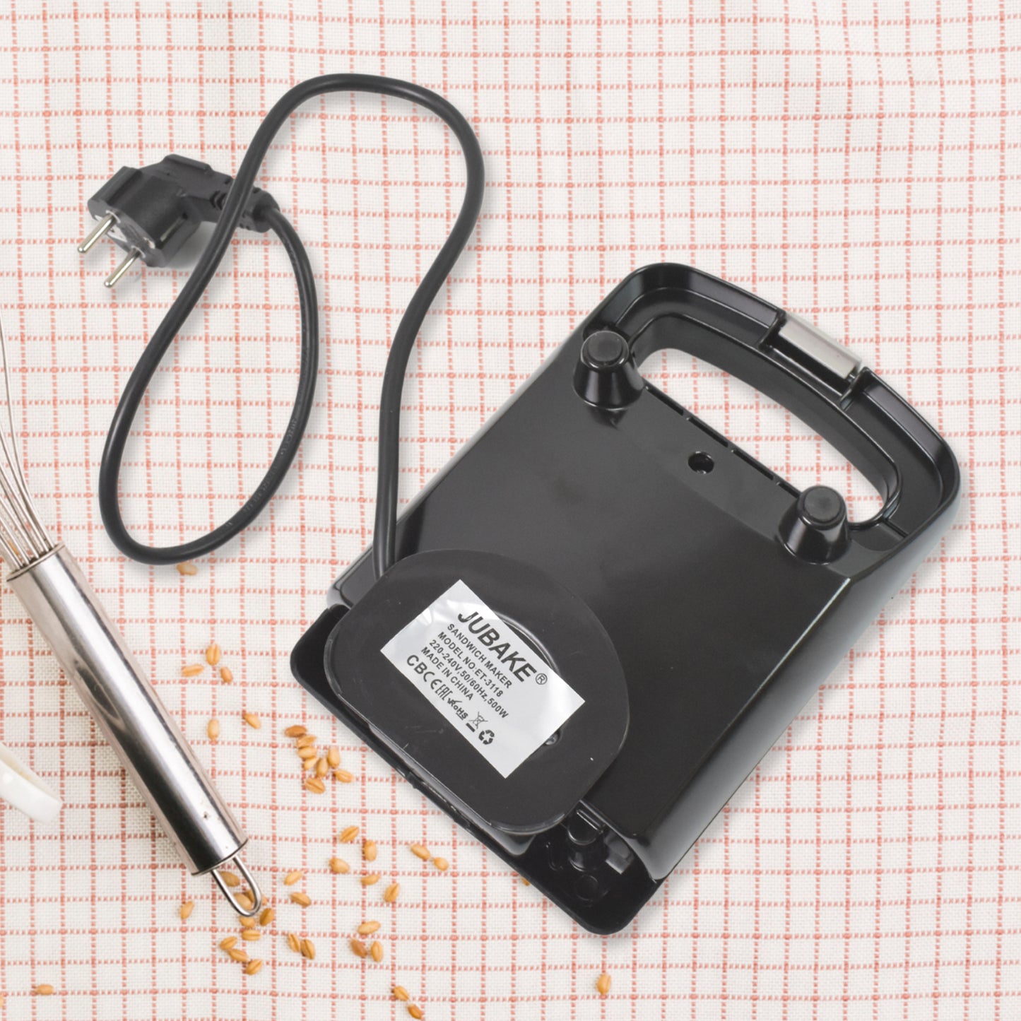 sandwich maker 500w with non-stick plates for baking sandwiches