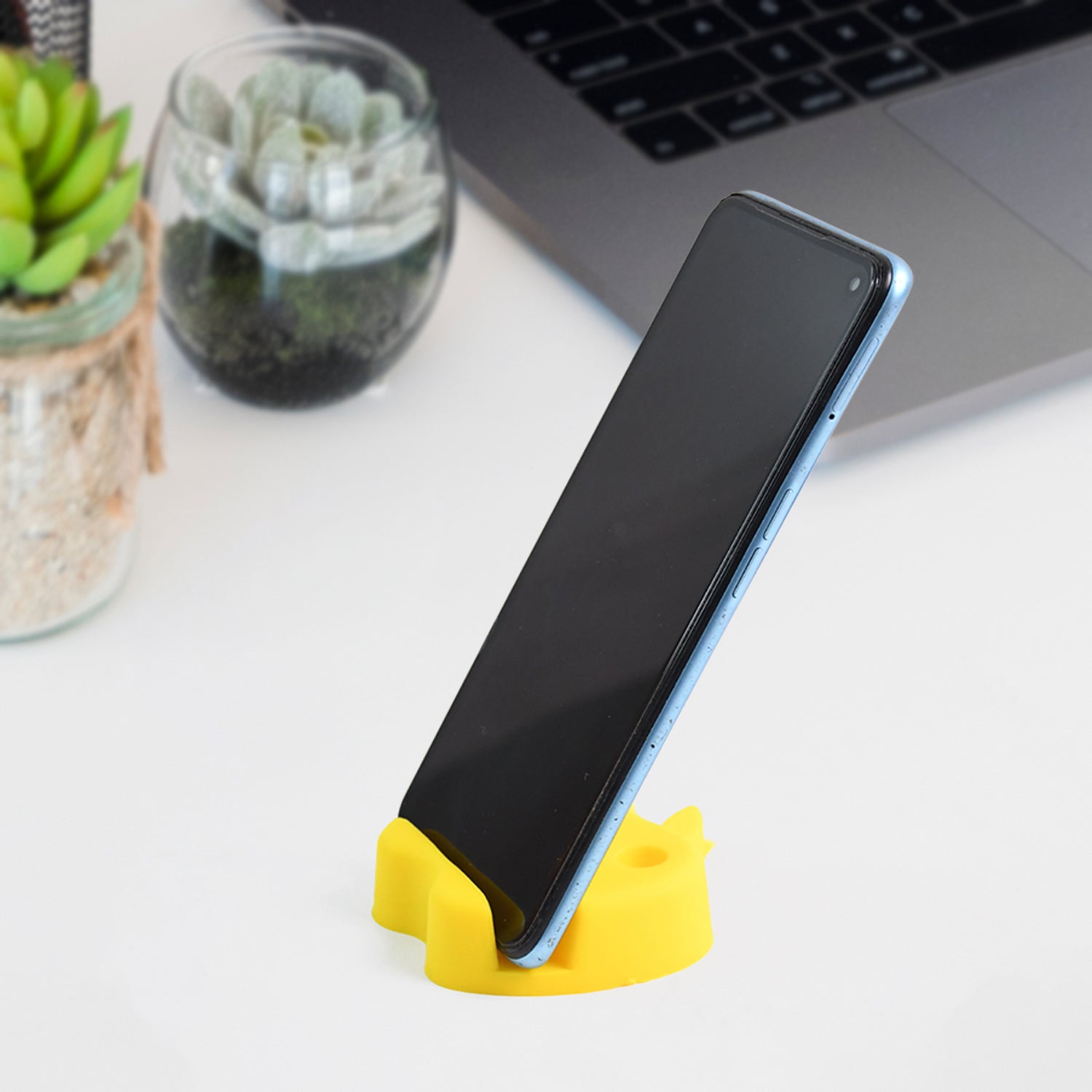 plastic apple-shaped mobile stand with pen holder pack of 1