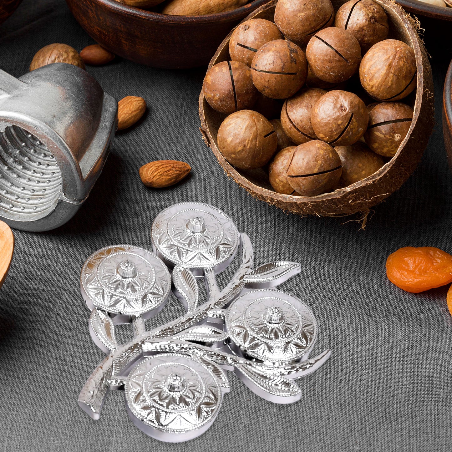 serving tray 24 cm with four compartments for snacks and dry fruits